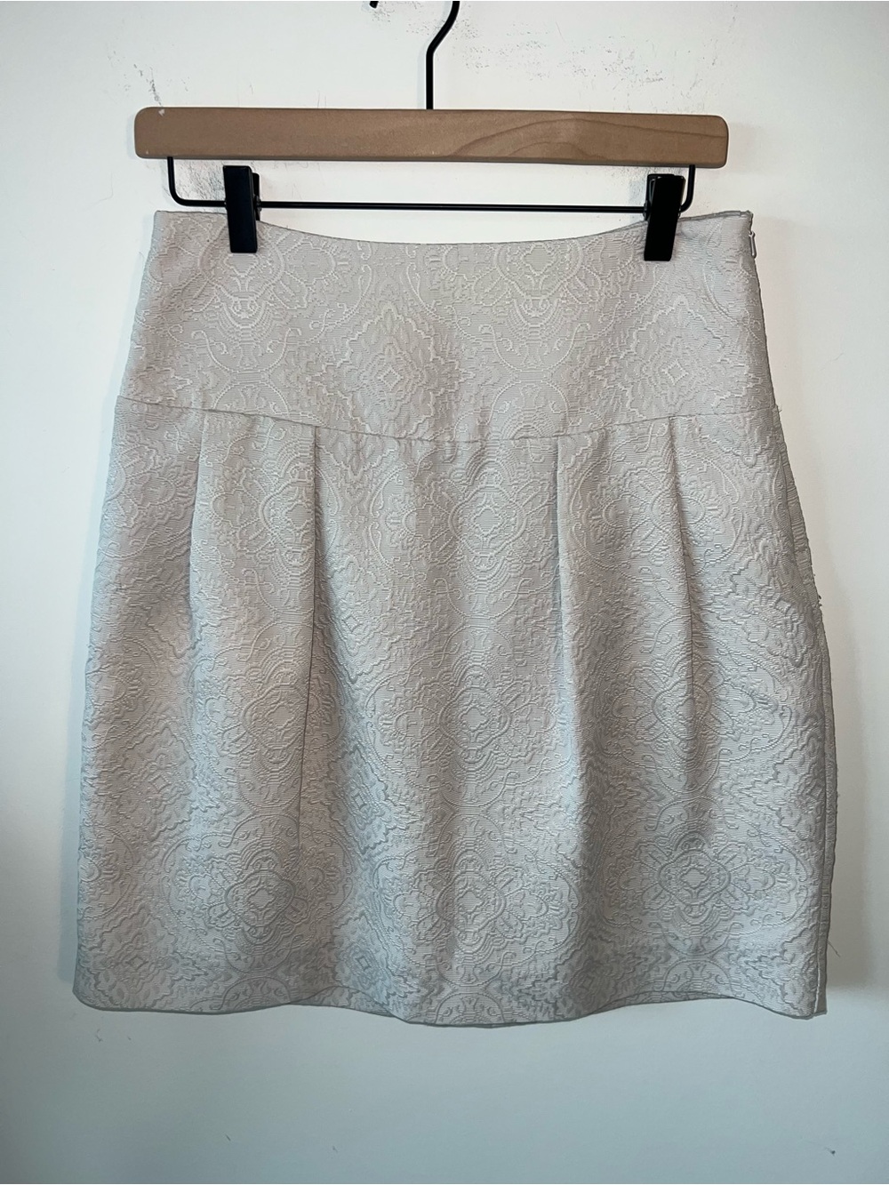 Adolfo Dominguez Ivory Textured Pleated Mini Skirt with Pockets - Picture 2 of 10